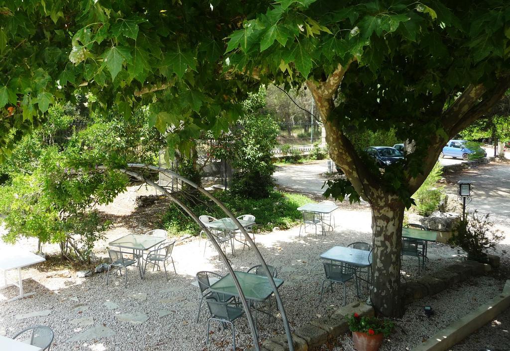 Hotel Restaurant Le Colombier Remoulins Eksteriør billede